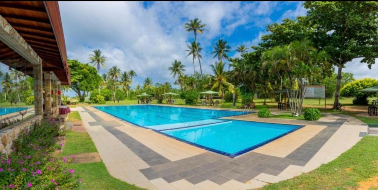 River View Banquet & Resort Wadduwa Eksteriør bilde