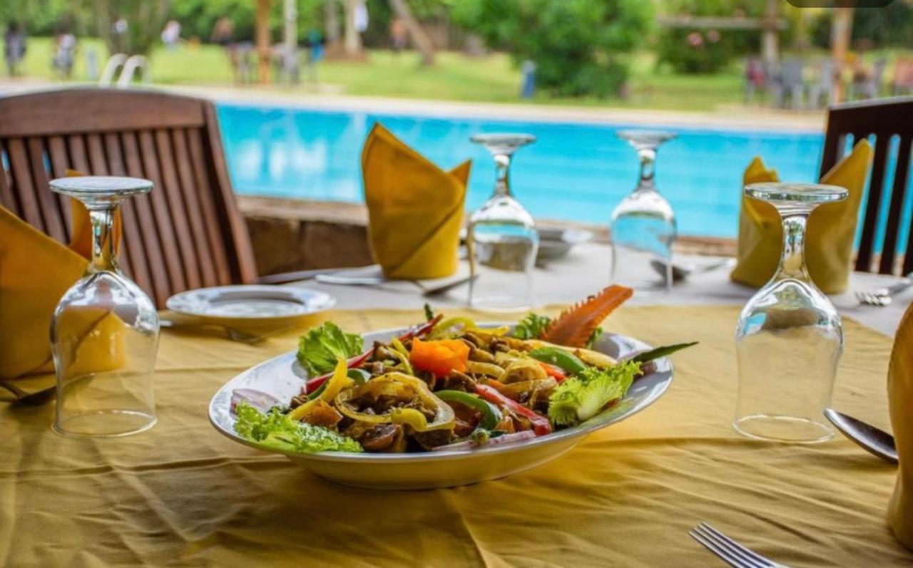 River View Banquet & Resort Wadduwa Eksteriør bilde
