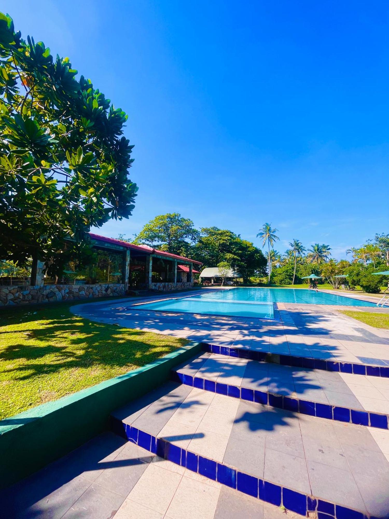 River View Banquet & Resort Wadduwa Eksteriør bilde