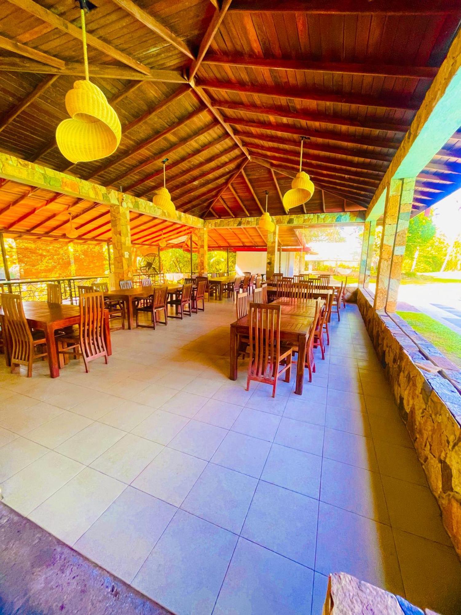 River View Banquet & Resort Wadduwa Eksteriør bilde
