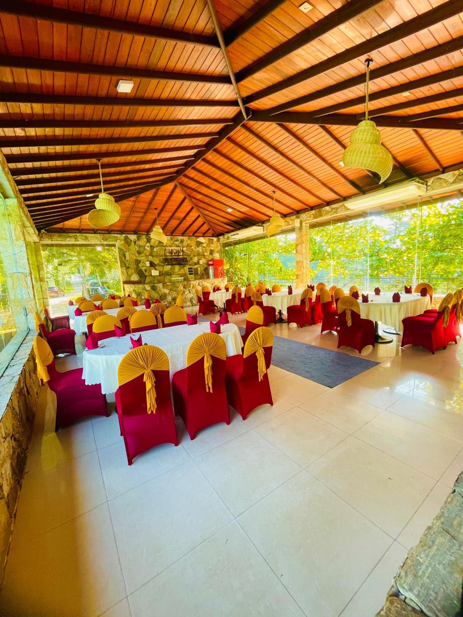 River View Banquet & Resort Wadduwa Eksteriør bilde
