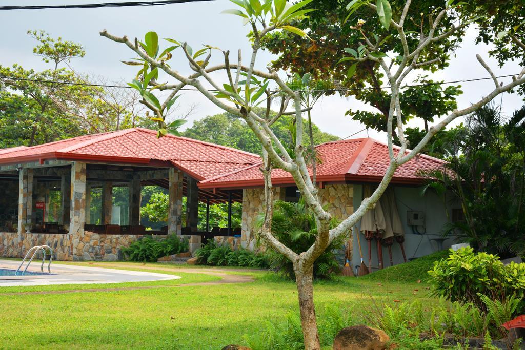 River View Banquet & Resort Wadduwa Eksteriør bilde