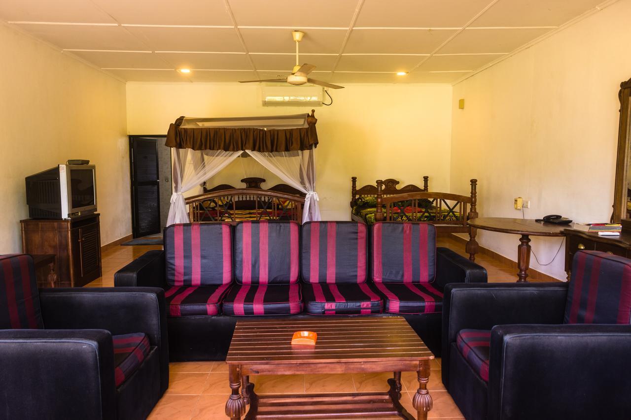 River View Banquet & Resort Wadduwa Eksteriør bilde