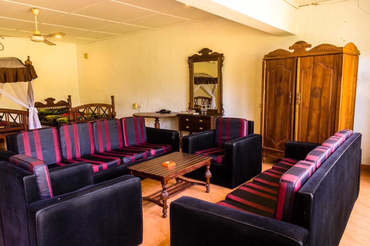 River View Banquet & Resort Wadduwa Eksteriør bilde